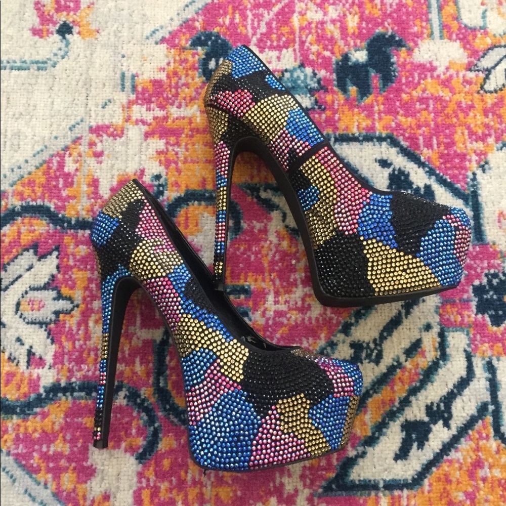 Steve Madden DYVINAL Rhinestoned Platform Heel